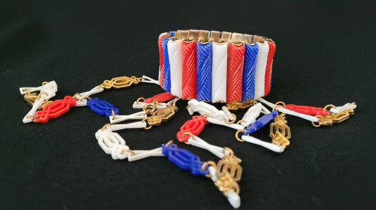 Vintage 'Accordion' Stretch Bracelet White and Blue/ Vintage Patriotic Costume Jewelry/ Mid Century Kitschy 4th of July Jewelry