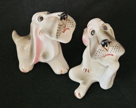 Vintage Basset Hound Salt & Pepper Shaker/ USA Art Deco Pottery/ Basset Hound Vintage Collectible