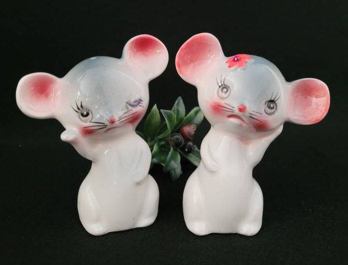 Mr & Mrs Mouse Salt Pepper Shakers/ Kitschy Collectible Mice Shaker Set