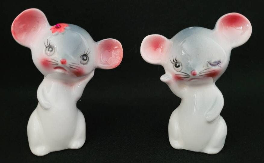 Mr & Mrs Mouse Salt Pepper Shakers/ Kitschy Collectible Mice Shaker Set