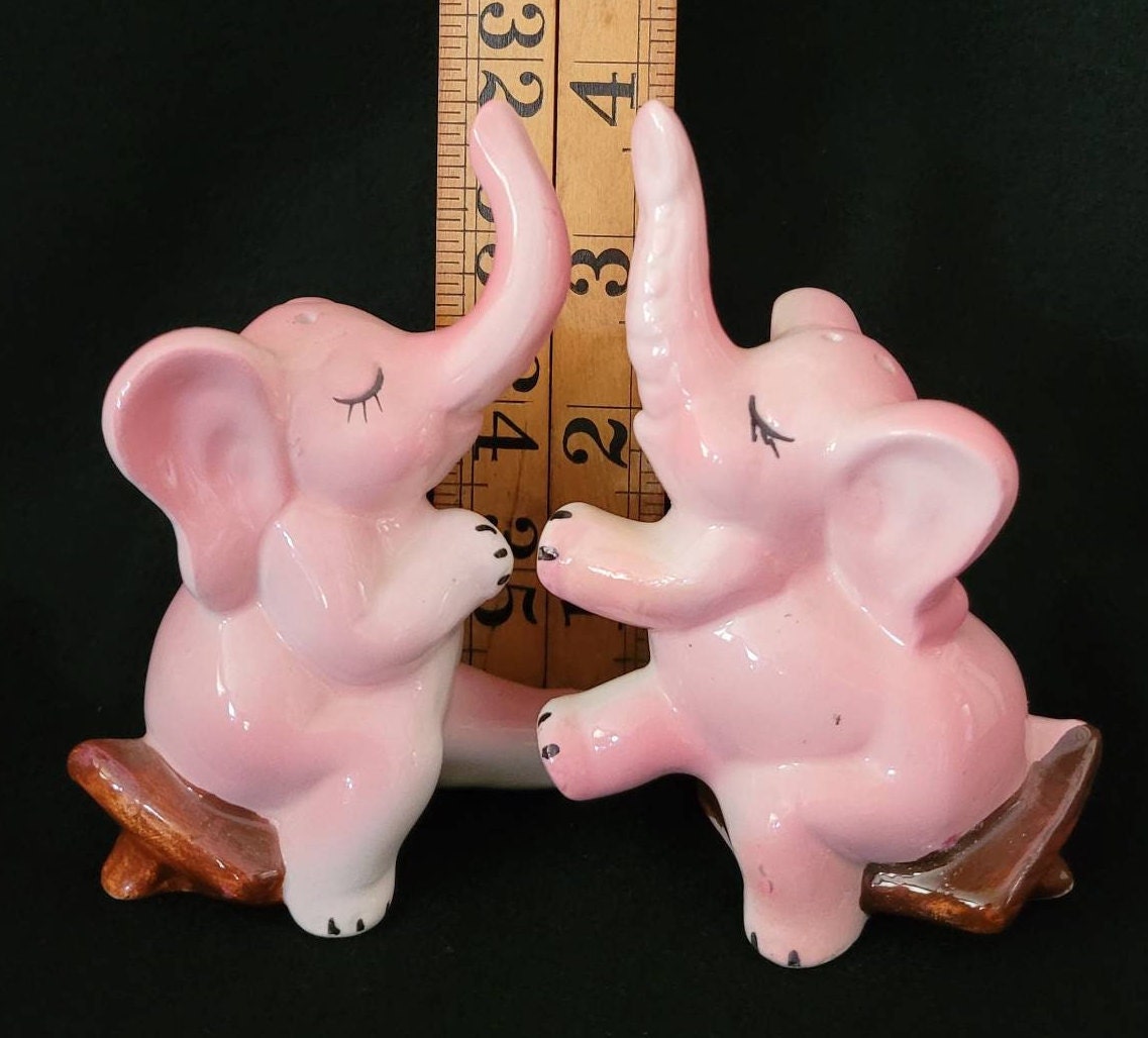 Kissing Pink Elephant Salt & Pepper Shaker/ Anthropomorphic Elephant Shaker Set/ Vintage Elephant Collectible