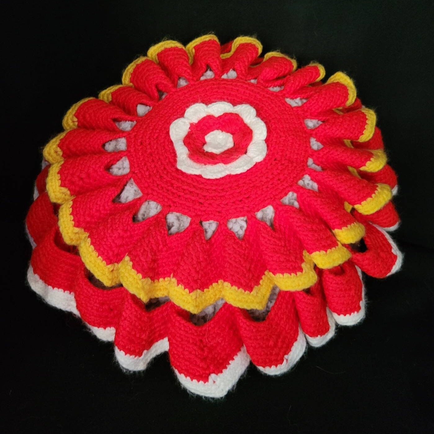 Retro Sunburst Round Pillow Cover/ 1970 Crochet Cushion Cover/ Vintage Boho Toss Pillow