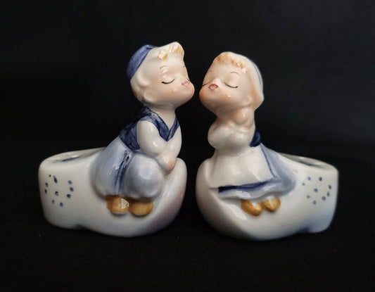 Kissing Dutch Salt & Pepper Set/ Enesco Dutch Collectable/ Vintage Dutch Clog with Kissing Couple Shaker