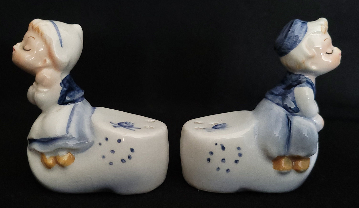 Kissing Dutch Salt & Pepper Set/ Enesco Dutch Collectable/ Vintage Dutch Clog with Kissing Couple Shaker