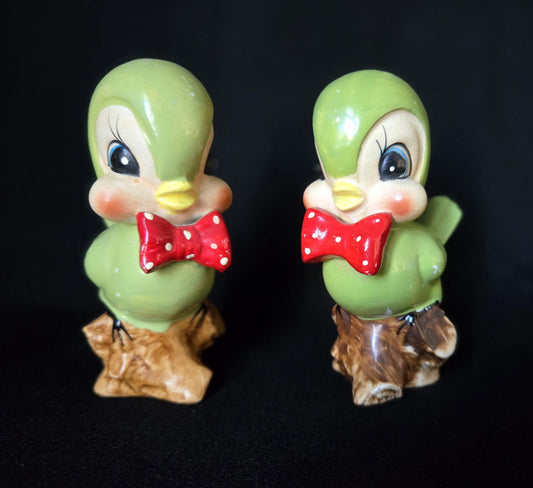 Vintage Arnart Tweety Bird Red Bow Tie Salt & Pepper Shaker/ Arnart Animal Collectible/ Kitschy Anthropomorphic Bird Shaker Figurine