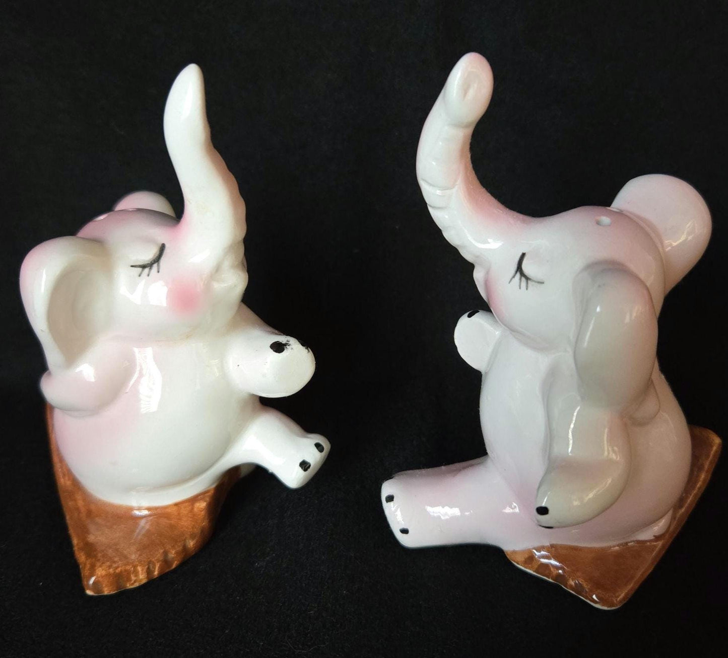 Kissing Pink Elephant Salt & Pepper Shaker/ Anthropomorphic Elephant Shaker Set/ Vintage Elephant Collectible