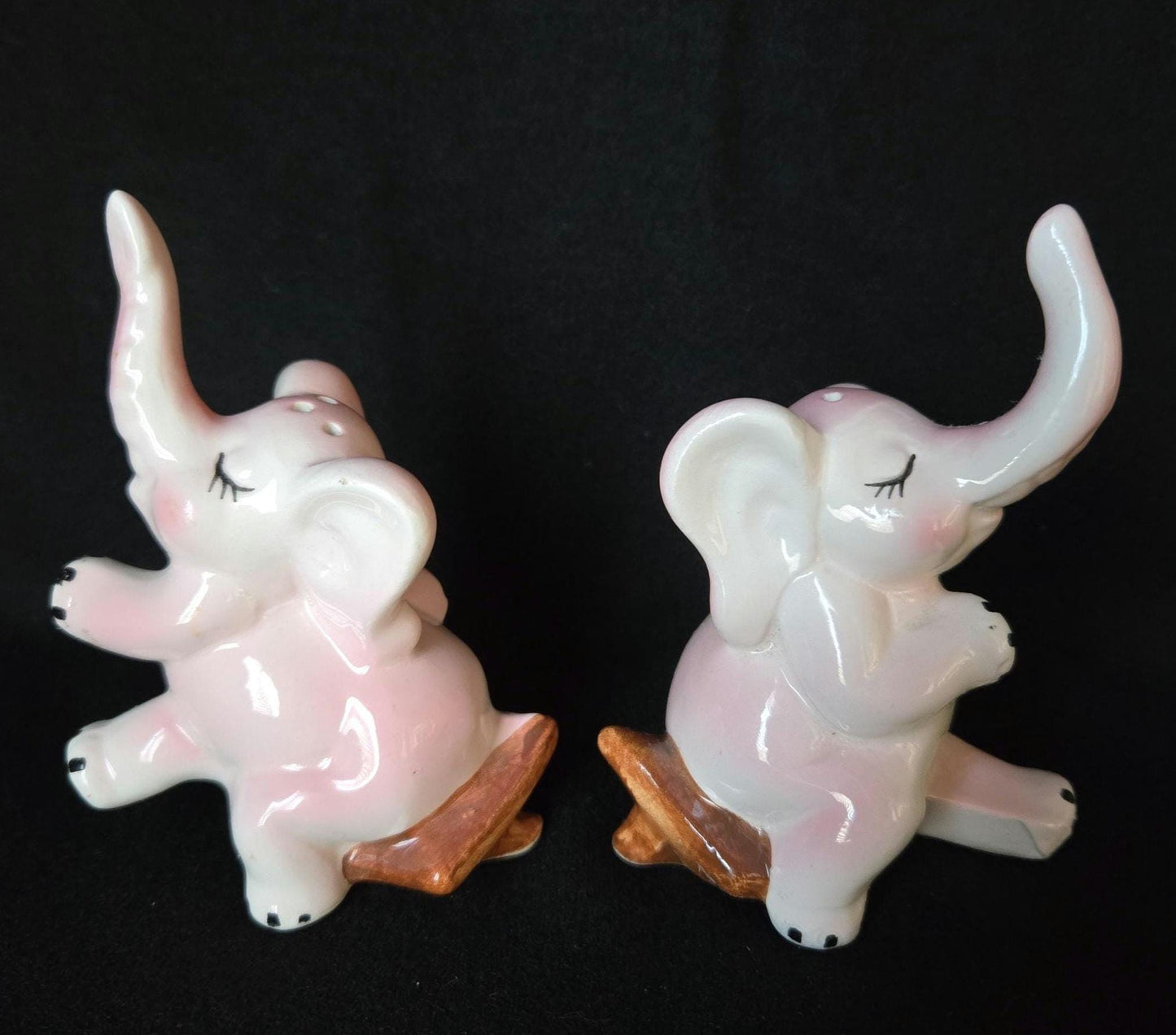 Kissing Pink Elephant Salt & Pepper Shaker/ Anthropomorphic Elephant Shaker Set/ Vintage Elephant Collectible