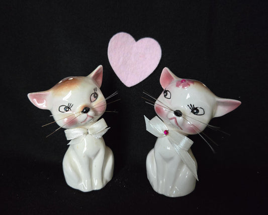 Vintage Kitten Salt & Pepper Shaker/ Anthropomorphic Kitty Cat Shaker Set/ Vintage Kitschy Cat Collectable